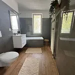 Superhosts Parkplatz - Zentrum - Terrasse - King-bett - Netflix Apartamento *